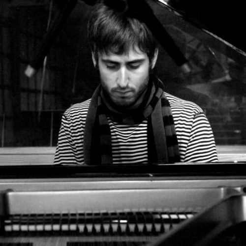 Manu Ortega: Compositor, productor, arreglista, pianista y cantante.  en Alicante