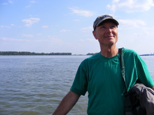 Grigore Gheorghe: Profesor (jubilado en 2015) de ingles y espanol, guia en el turismo de rumania.  en Bucarest