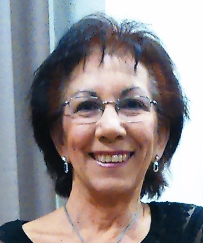 Carmen Esbri: Profesora de música (piano y lenguaje musical).  Directora de coro.  Licenciada en ciencias químicas.  en Madrid