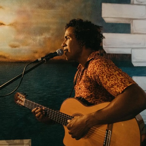 Trabajo2 Músico, cantante, guitarrista y compositor - Magno Mariano