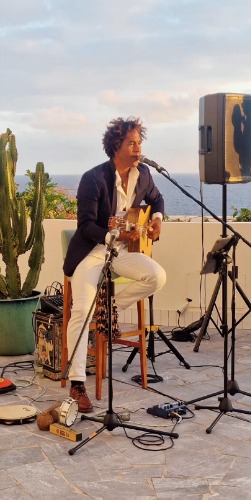 Trabajo3 Músico, cantante, guitarrista y compositor  en Granadilla  de Abona Santa Cruz de Tenerife - Magno Mariano