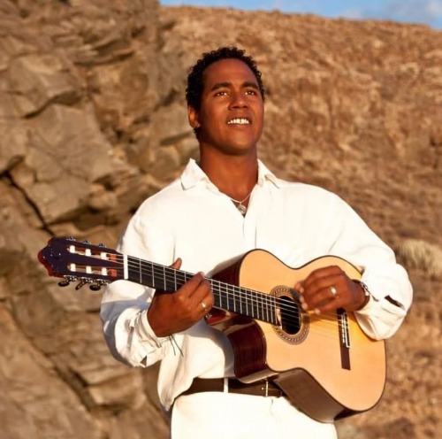 Trabajo4 Magno Mariano - Músico, cantante, guitarrista y compositor  en Granadilla  de Abona Santa Cruz de Tenerife