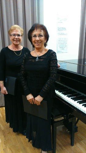 Trabajo4 Carmen Esbri - Profesora de música (piano y lenguaje musical).  Directora de coro.  Licenciada en ciencias químicas.  en Madrid