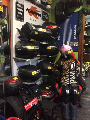 Trabajo3 Tienda de accesorios, ropa, cascos, repuestos, recambios para moto y motero  en Madrid - Compramoto