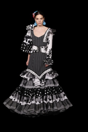 Trabajo4 Manoli Zambrano - Diseñadora de trajes de moda flamenca  en Huelva